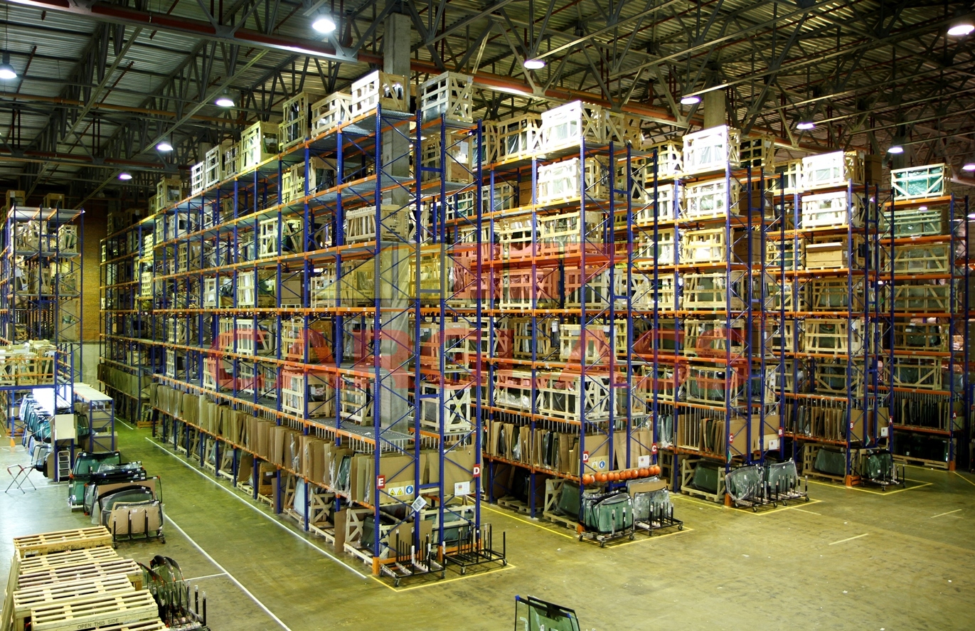 Склад стекла Carglass в гогистическом центре Апаринки