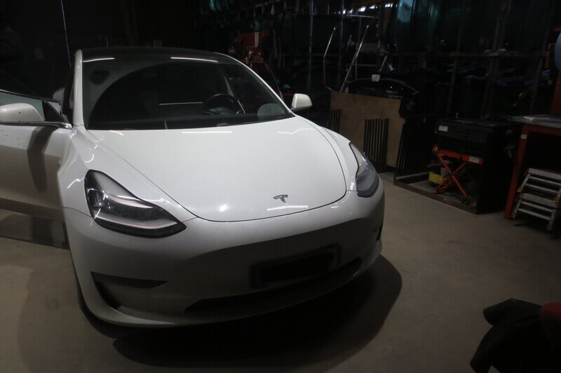 Замена стекла на tesla model-3 в Carglass Замена стекла на tesla model-3 в Carglass