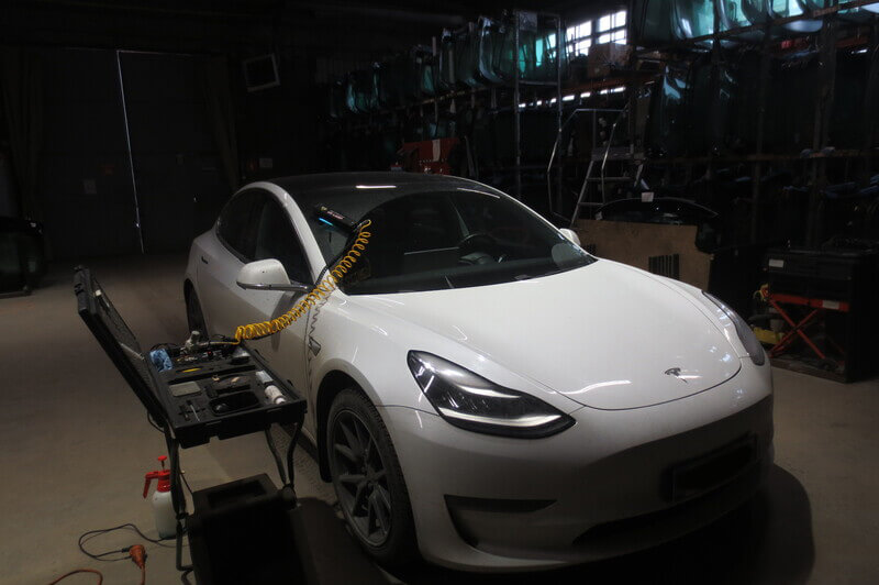 Замена стекла на tesla model-3 в Carglass Замена стекла на tesla model-3 в Carglass